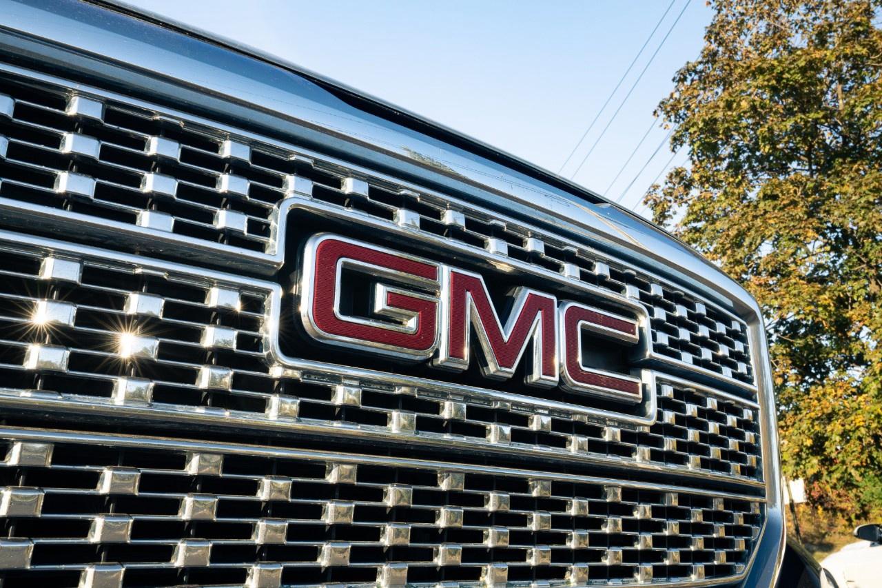 2017 GMC Sierra 1500 4WD Crew Cab Standard Box Denali Photo