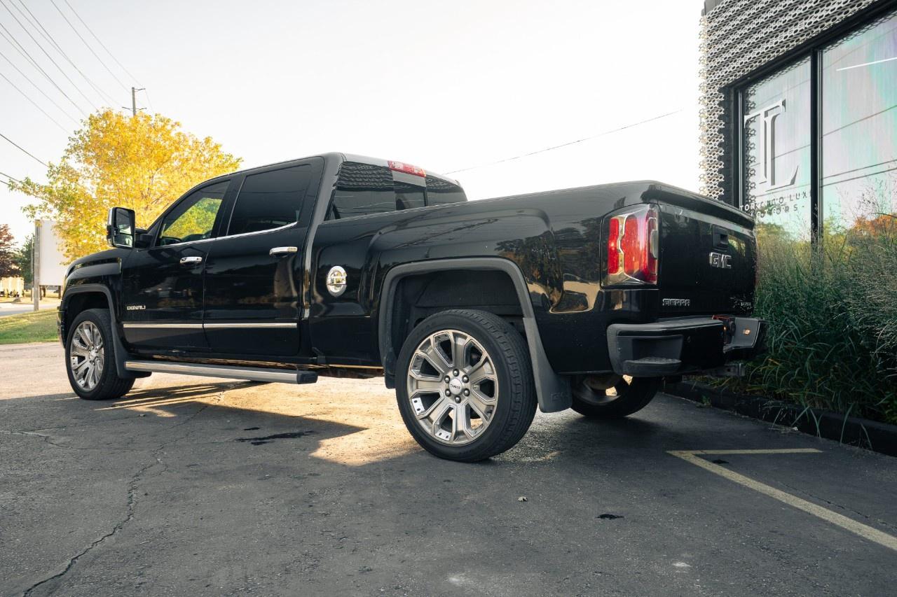 2017 GMC Sierra 1500 4WD Crew Cab Standard Box Denali Photo