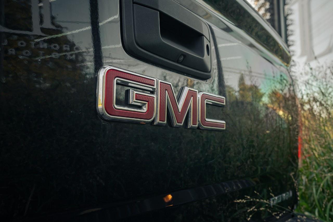 2017 GMC Sierra 1500 4WD Crew Cab Standard Box Denali Photo