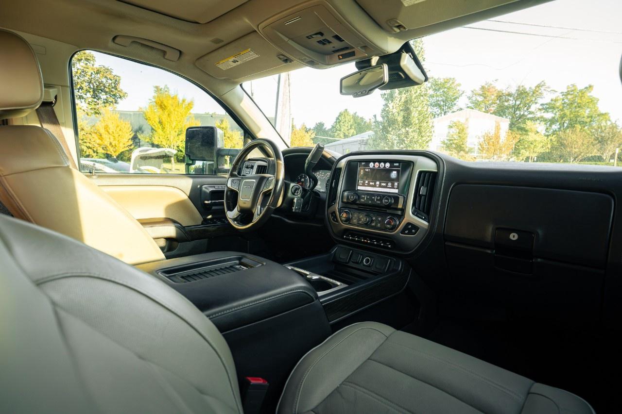 2017 GMC Sierra 1500 4WD Crew Cab Standard Box Denali Photo