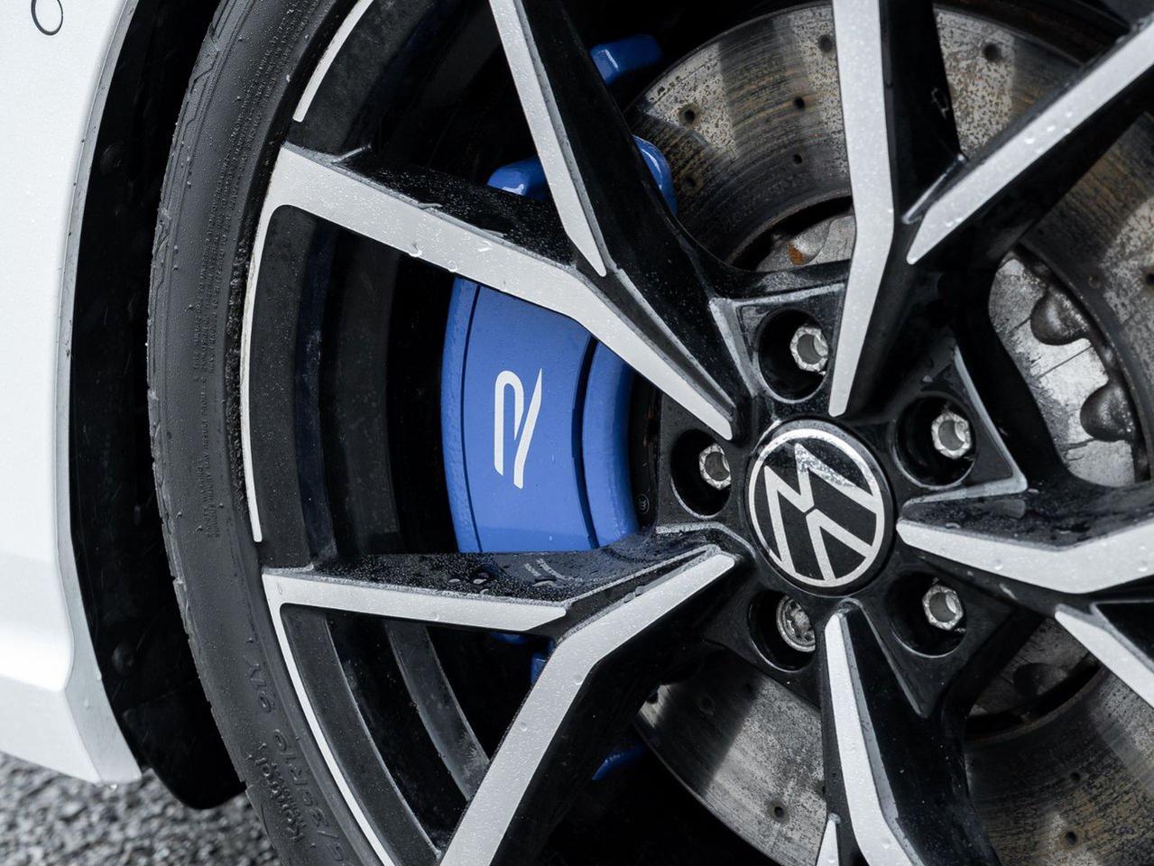 2023 Volkswagen Golf R 2.0T 7Sp at DSG w/Tip Photo