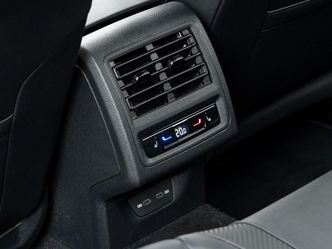 2023 Volkswagen Golf R 2.0T 7Sp at DSG w/Tip Photo