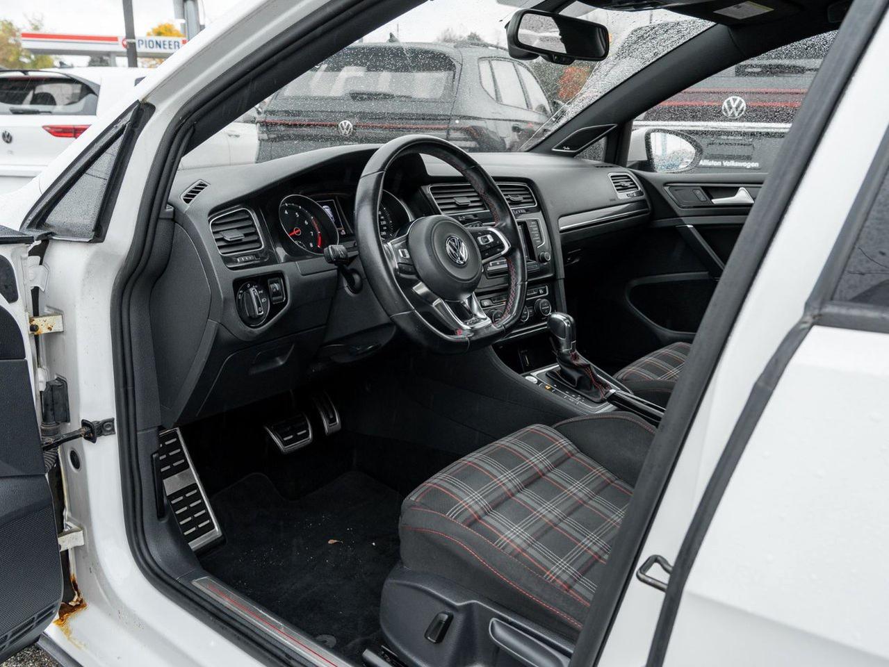 2015 Volkswagen Golf GTI Autobahn Photo