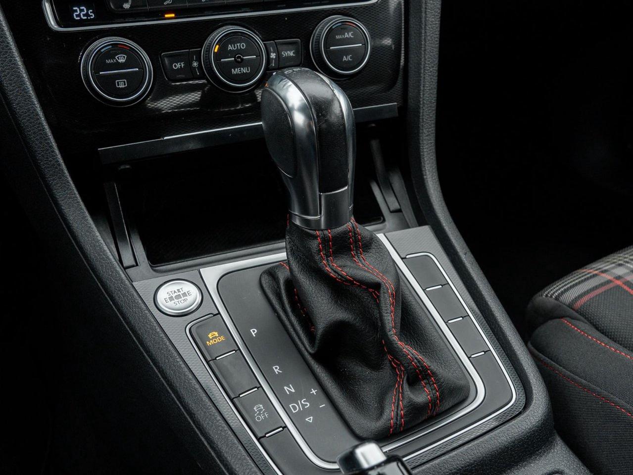 2015 Volkswagen Golf GTI Autobahn Photo