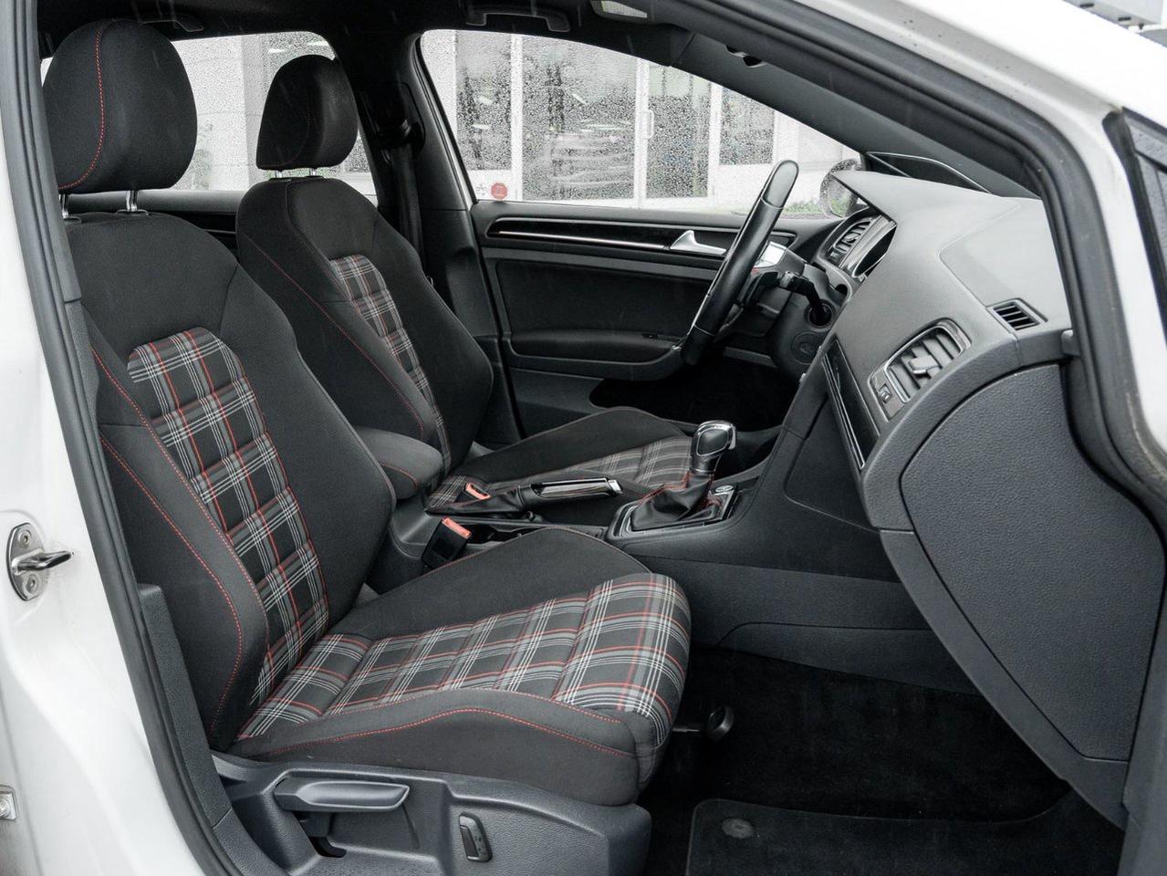 2015 Volkswagen Golf GTI Autobahn Photo