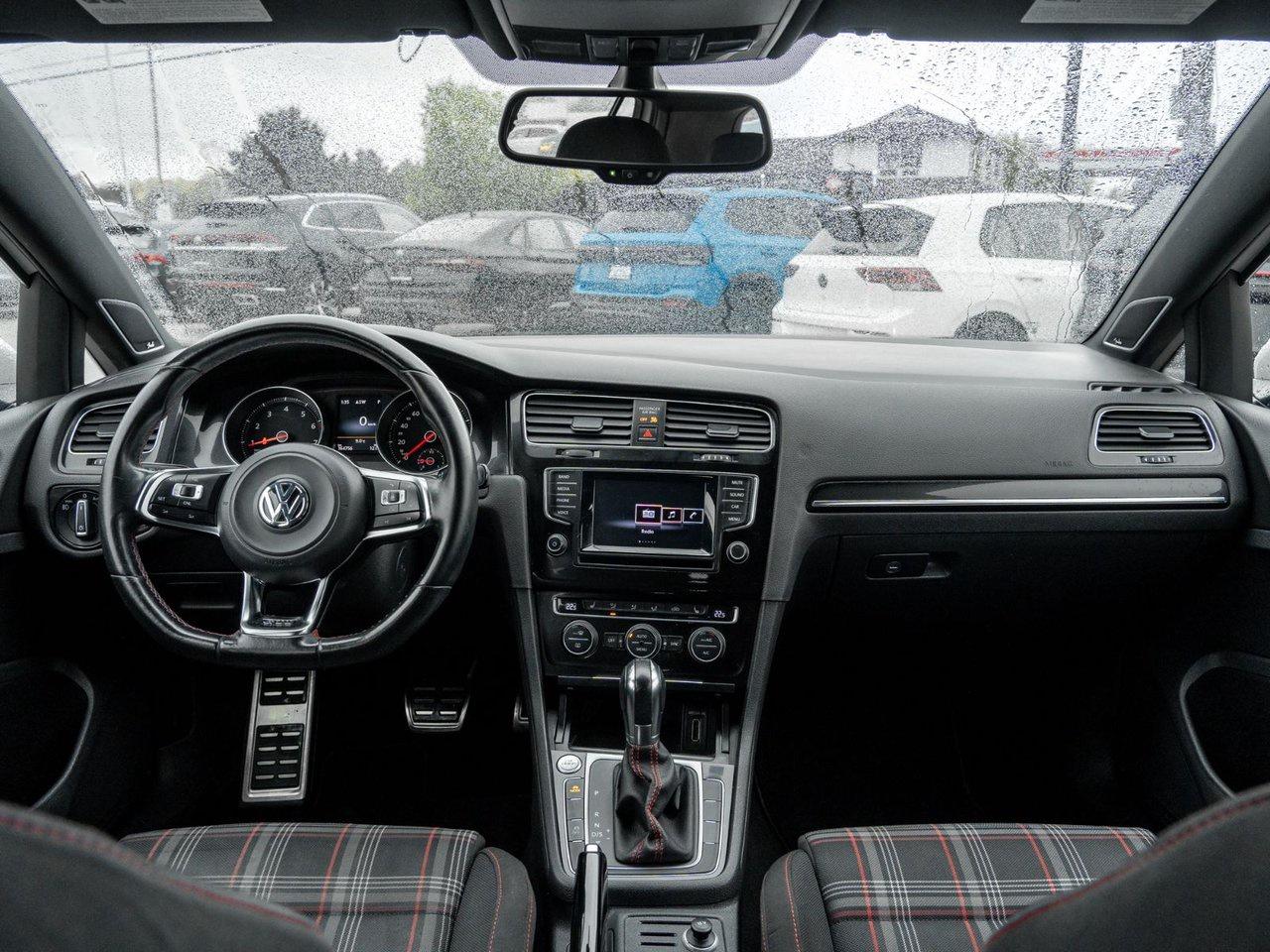 2015 Volkswagen Golf GTI Autobahn Photo