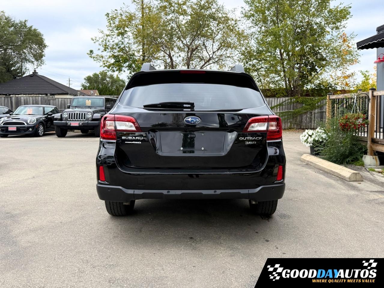 2017 Subaru Outback 3.6R Limited ONE OWNER DEALER SERVICED CLEAN CARFX Photo