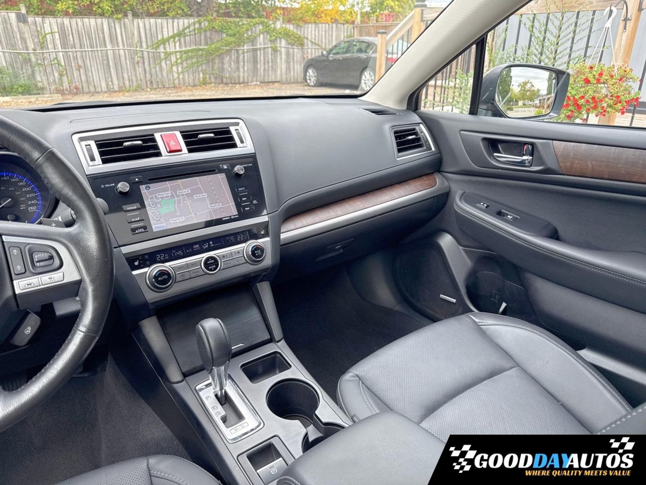 2017 Subaru Outback 3.6R Limited ONE OWNER DEALER SERVICED CLEAN CARFX Photo