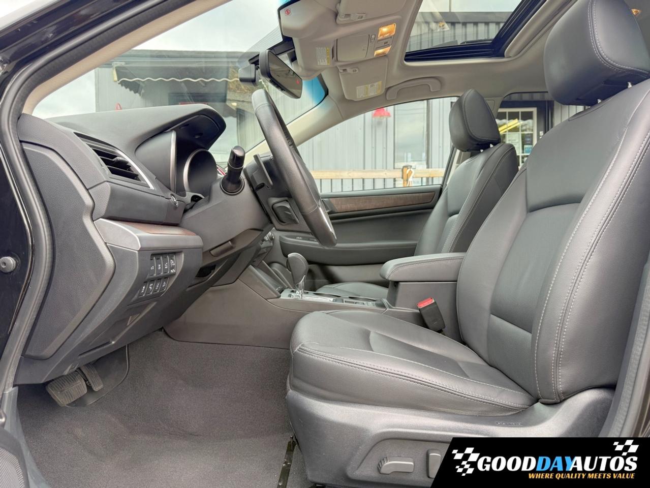 2017 Subaru Outback 3.6R Limited ONE OWNER DEALER SERVICED CLEAN CARFX Photo