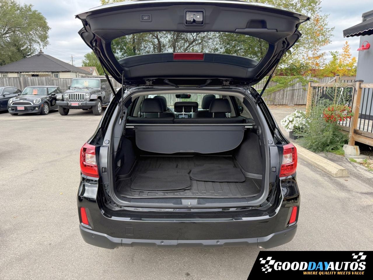 2017 Subaru Outback 3.6R Limited ONE OWNER DEALER SERVICED CLEAN CARFX Photo