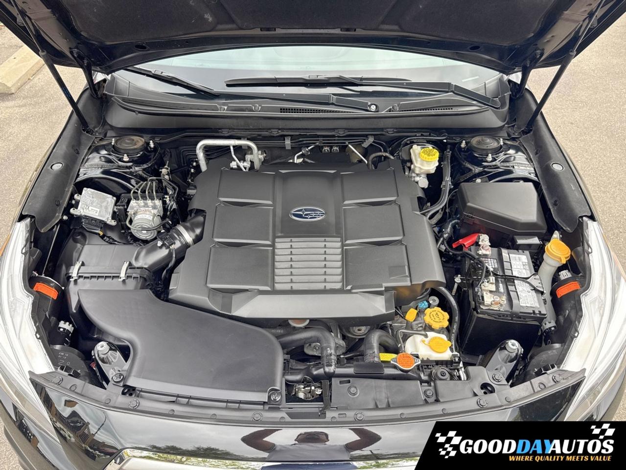 2017 Subaru Outback 3.6R Limited ONE OWNER DEALER SERVICED CLEAN CARFX Photo