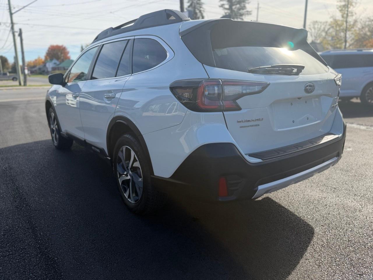 2022 Subaru Outback LIMITED CVT Photo