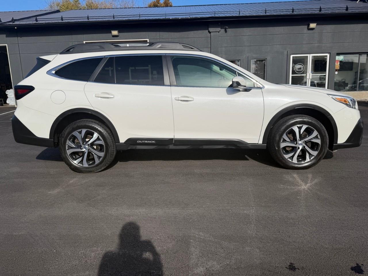 2022 Subaru Outback LIMITED CVT Photo
