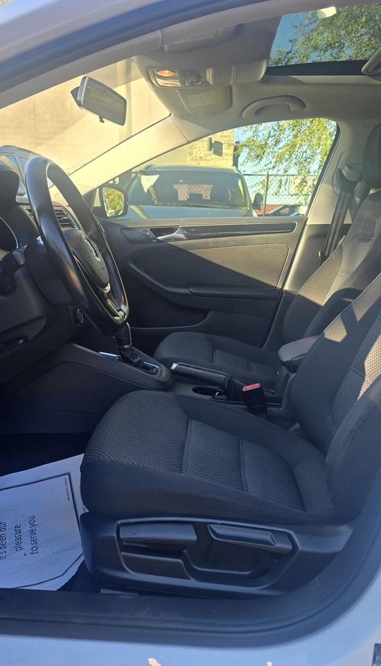 2016 Volkswagen Jetta SE Photo