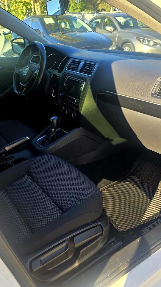 2016 Volkswagen Jetta SE Photo