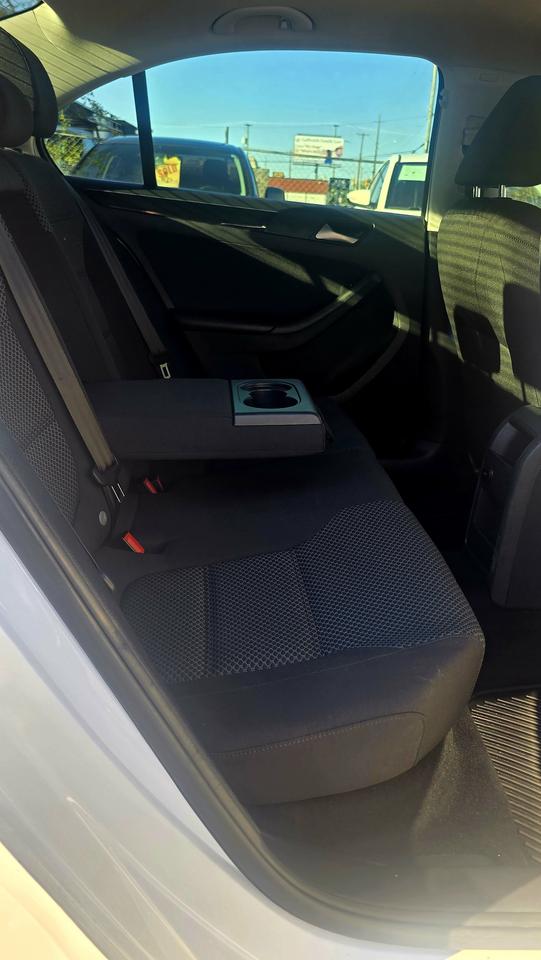 2016 Volkswagen Jetta SE Photo