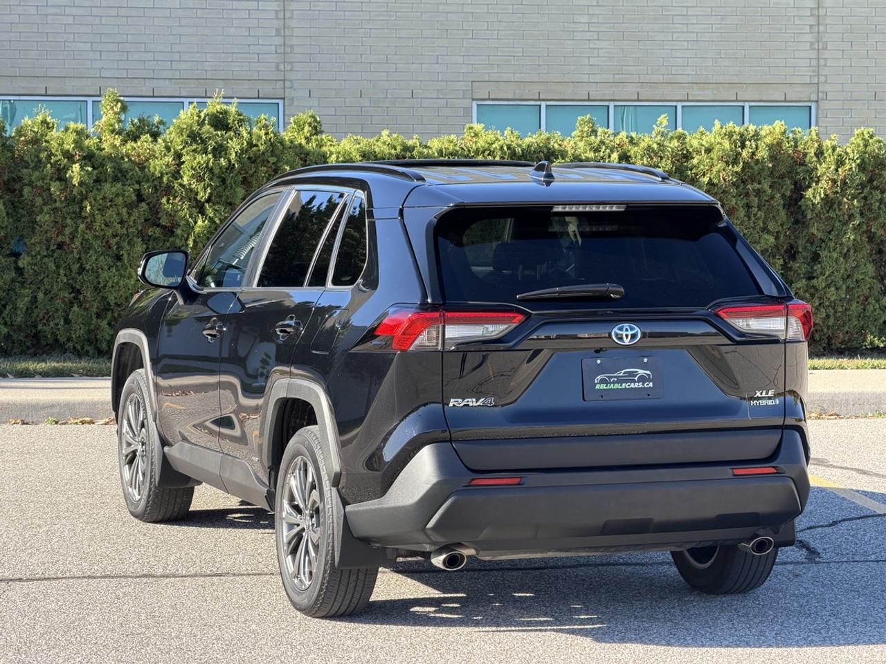 2024 Toyota RAV4 Hybrid HYBRID XLE | AWD | Leather | Clean Carfax | Sunroo Photo