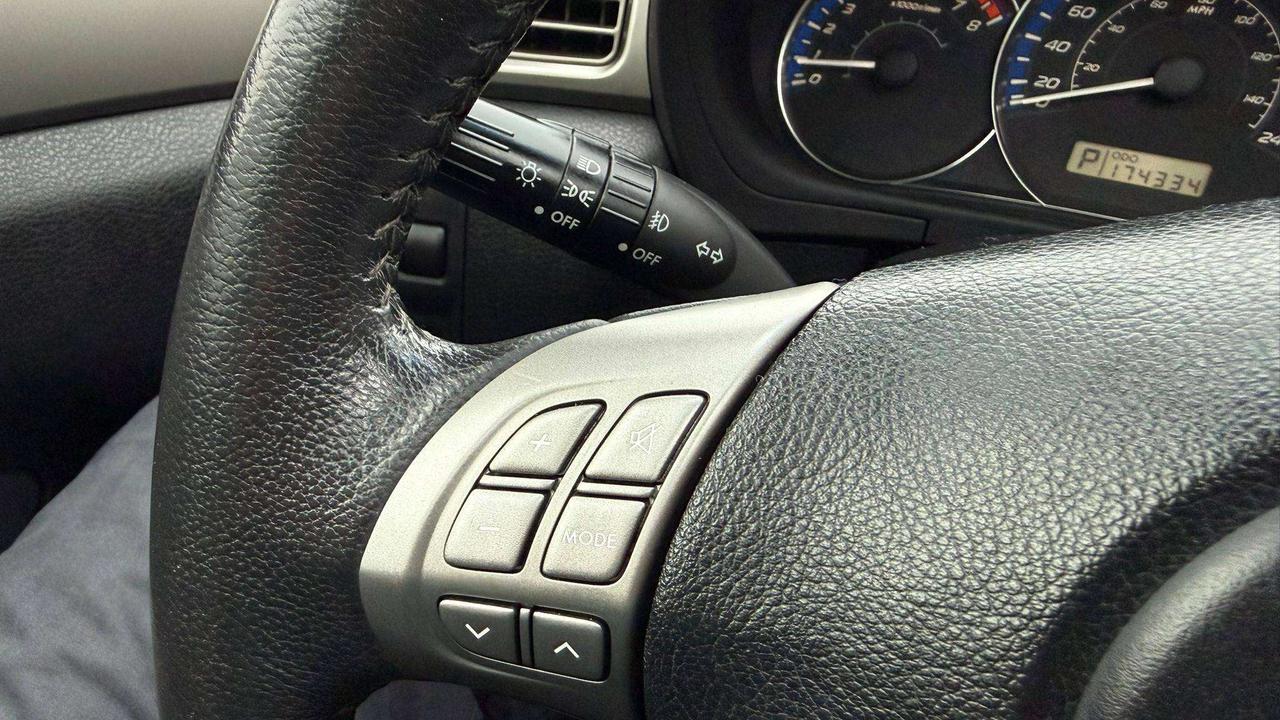 2010 Subaru Forester 2.5X - Limited- AWD - LEATHER SEATS - SUNROOF Photo