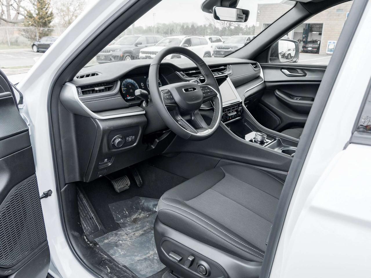 2026 Jeep Grand Cherokee Laredo X Photo