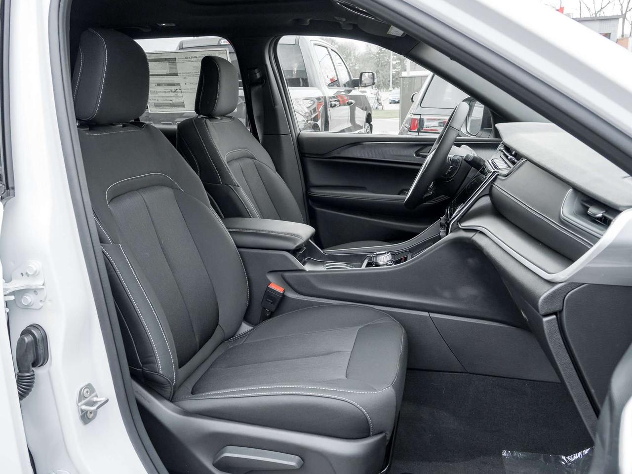 2026 Jeep Grand Cherokee Laredo X Photo