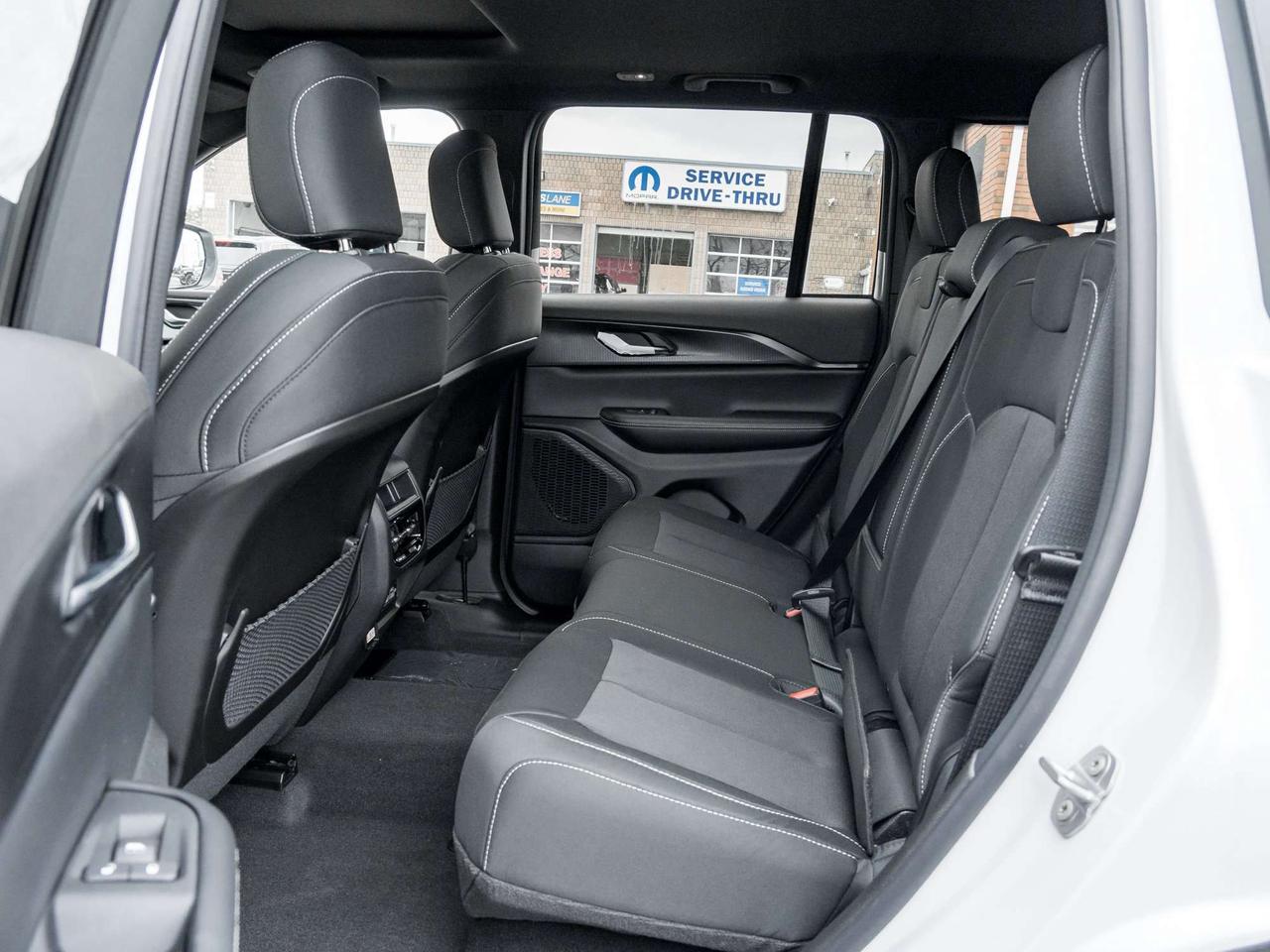 2026 Jeep Grand Cherokee Laredo X Photo