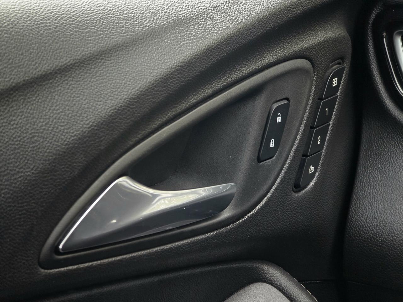 2021 Buick Encore GX Essence | Clean Carfax! Photo