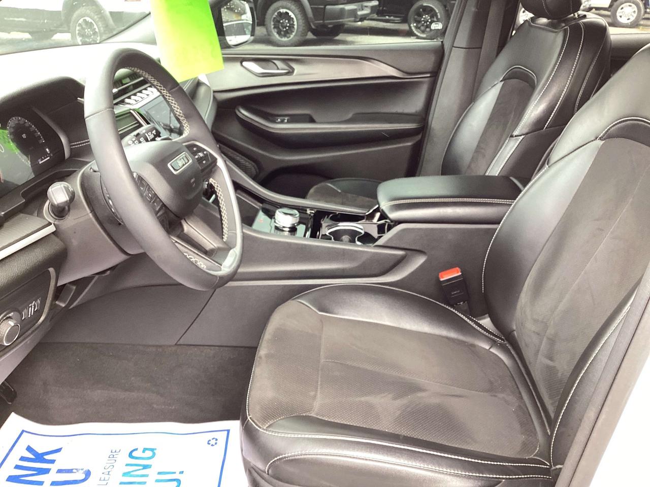 2023 Jeep Grand Cherokee Altitude Photo