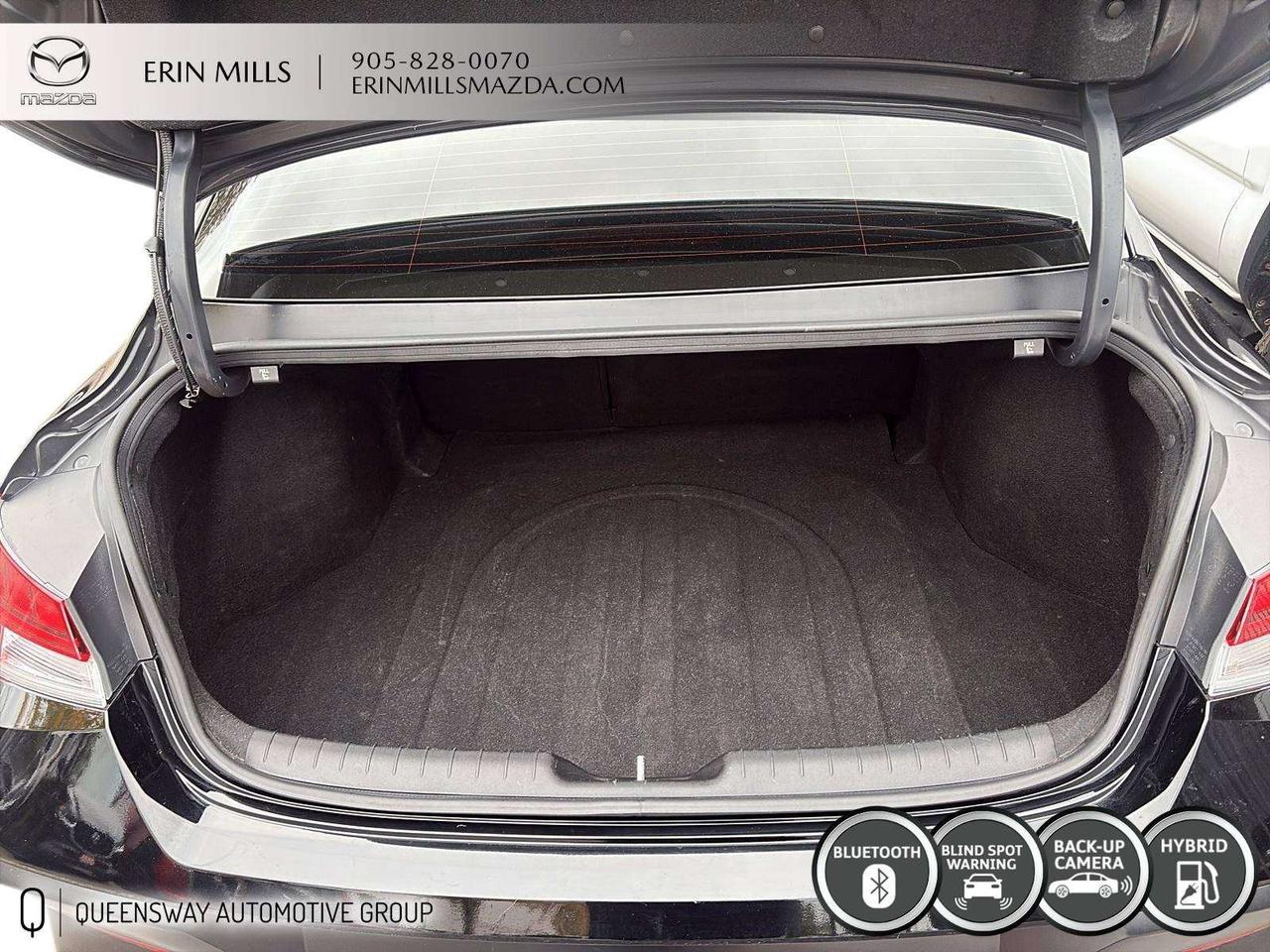 2025 Hyundai Elantra HYBRID // CLEAN CARFAX // ONE OWNER Photo