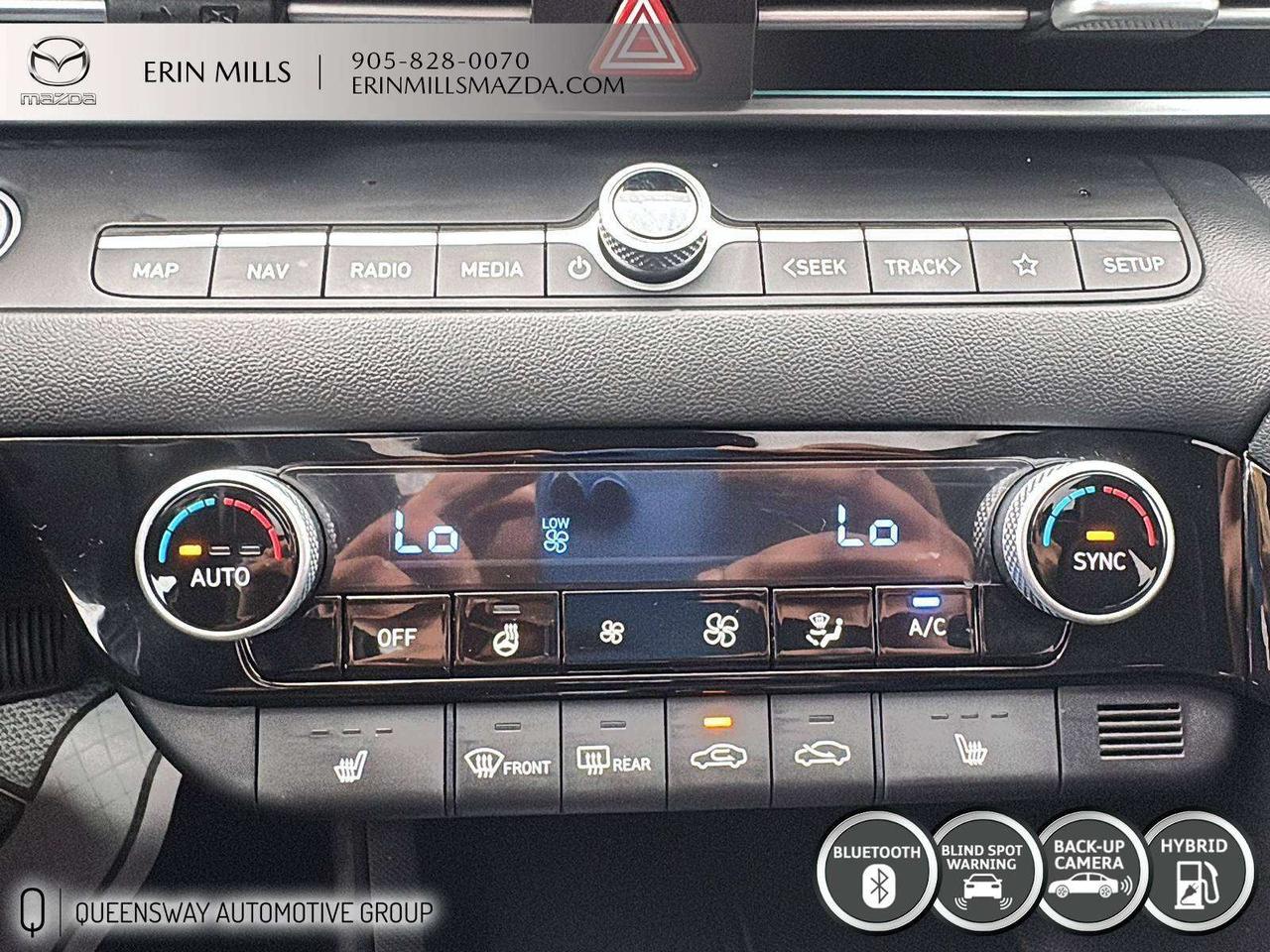 2025 Hyundai Elantra HYBRID // CLEAN CARFAX // ONE OWNER Photo