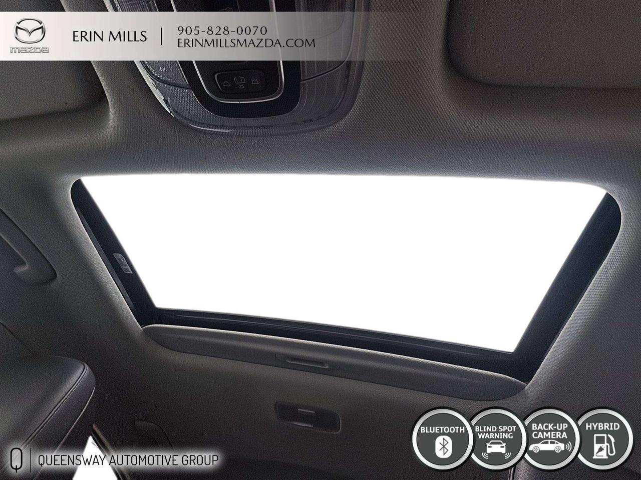 2025 Hyundai Elantra HYBRID // CLEAN CARFAX // ONE OWNER Photo
