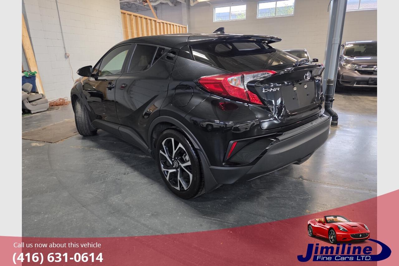 2022 Toyota C-HR XLE Package Photo1