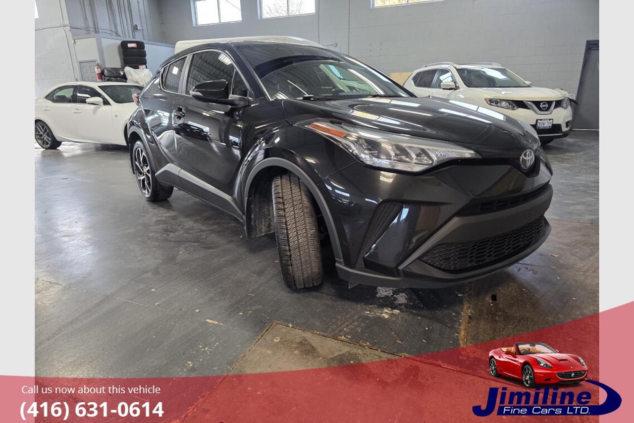 2022 Toyota C-HR XLE Package Photo3