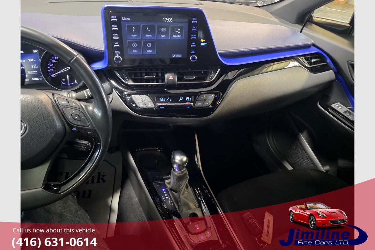 2022 Toyota C-HR XLE Package Photo