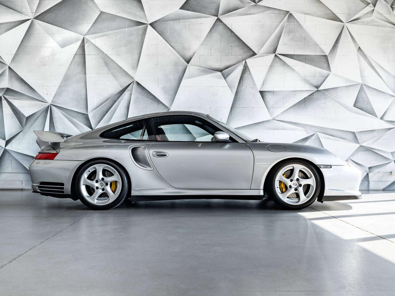 2001 Porsche 911 Carrera GT2 Photo