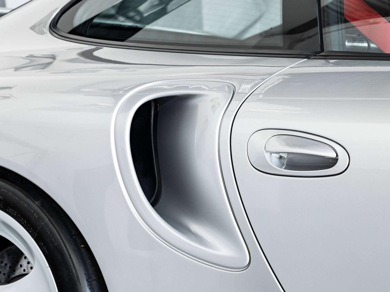 2001 Porsche 911 Carrera GT2 Photo