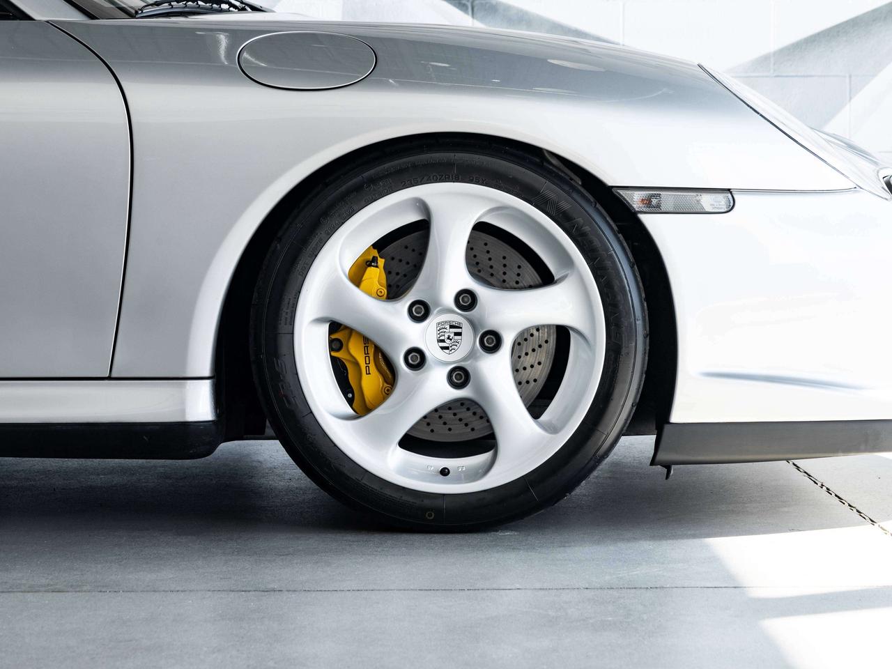 2001 Porsche 911 Carrera GT2 Photo