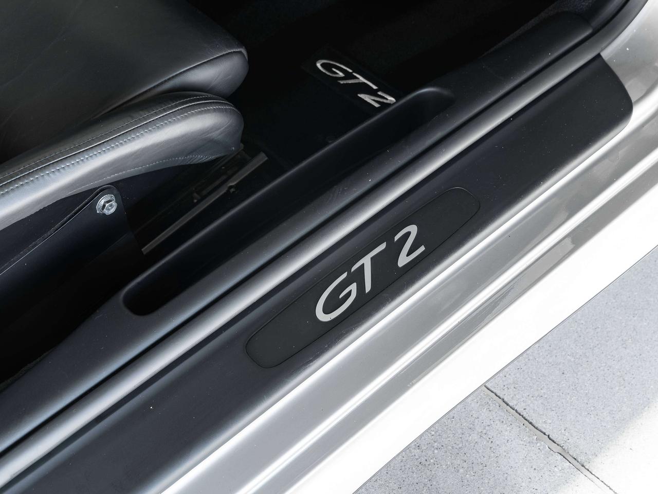 2001 Porsche 911 Carrera GT2 Photo