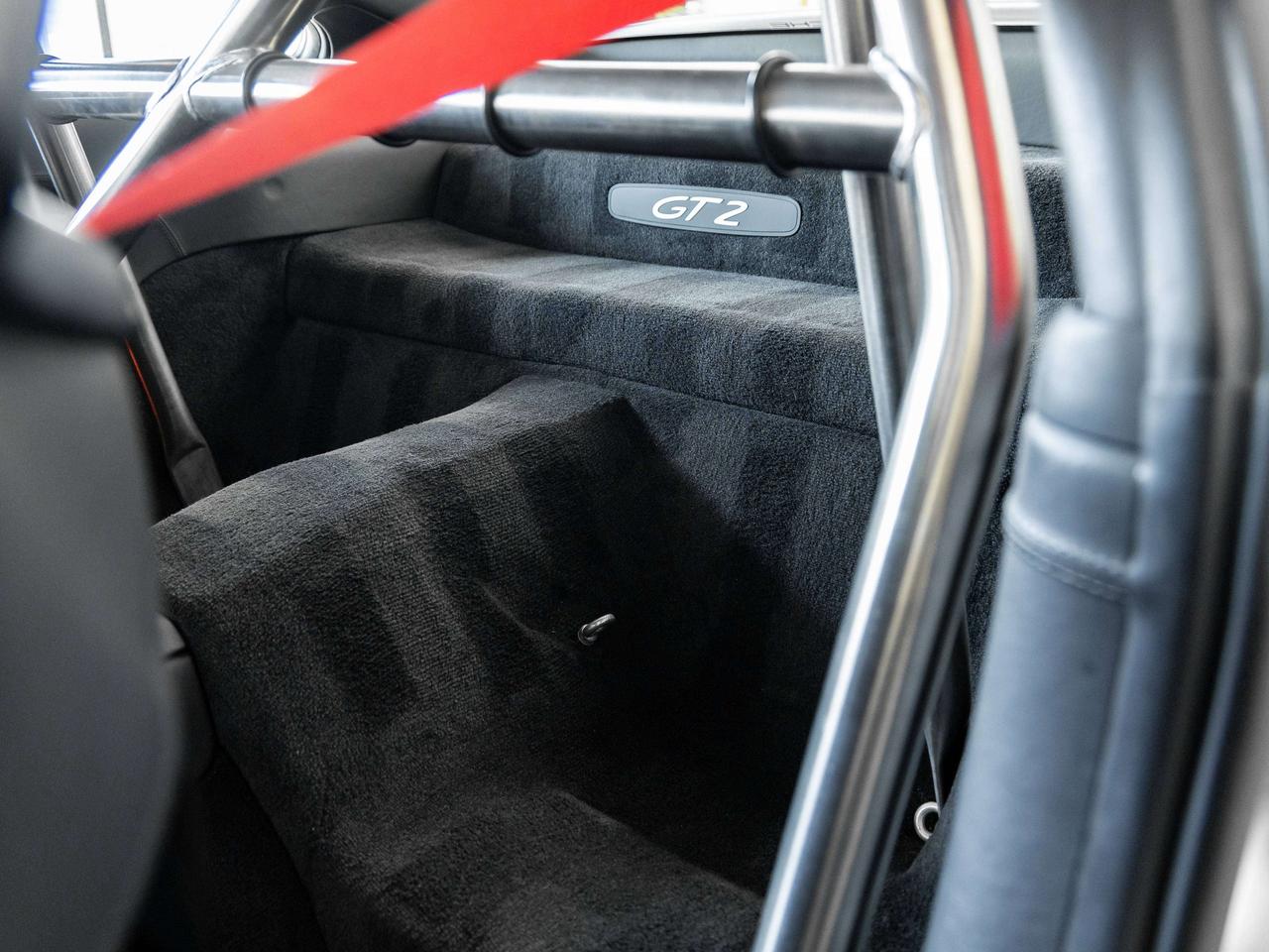 2001 Porsche 911 Carrera GT2 Photo