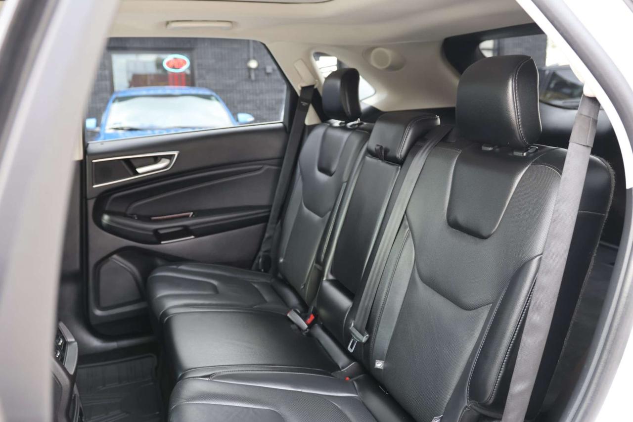 2017 Ford Edge TITANIUM-AWD-R STARTER/NAV/BCAM/BLIS/P SENSORS/LEATHER/MEM SEAT/H&C SEATS/KEYLESS/CARPLAY/PANOROOF Photo