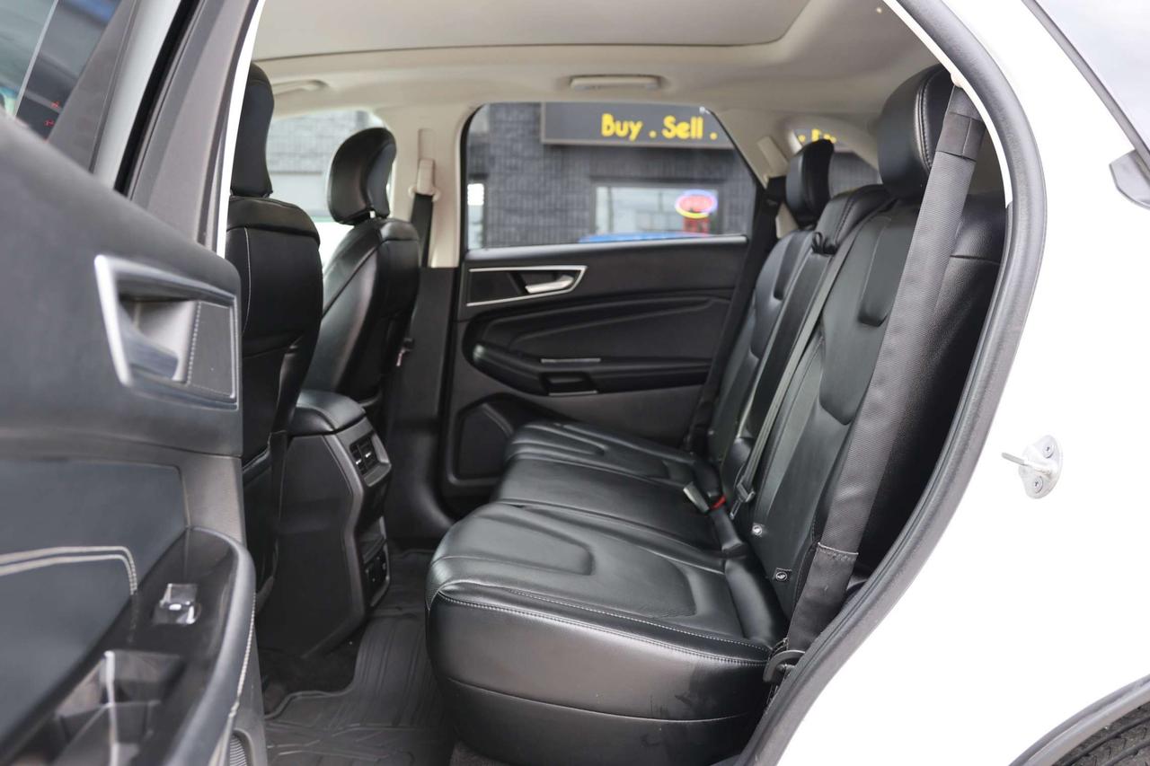 2017 Ford Edge TITANIUM-AWD-R STARTER/NAV/BCAM/BLIS/P SENSORS/LEATHER/MEM SEAT/H&C SEATS/KEYLESS/CARPLAY/PANOROOF Photo