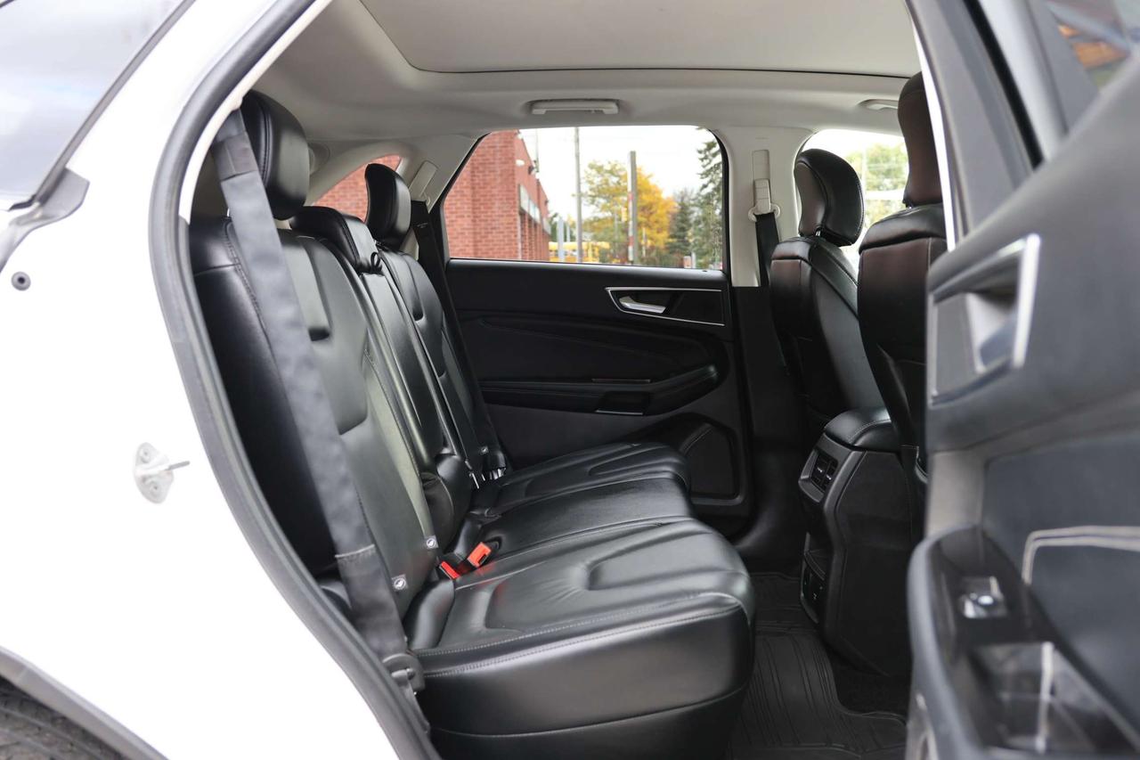 2017 Ford Edge TITANIUM-AWD-R STARTER/NAV/BCAM/BLIS/P SENSORS/LEATHER/MEM SEAT/H&C SEATS/KEYLESS/CARPLAY/PANOROOF Photo