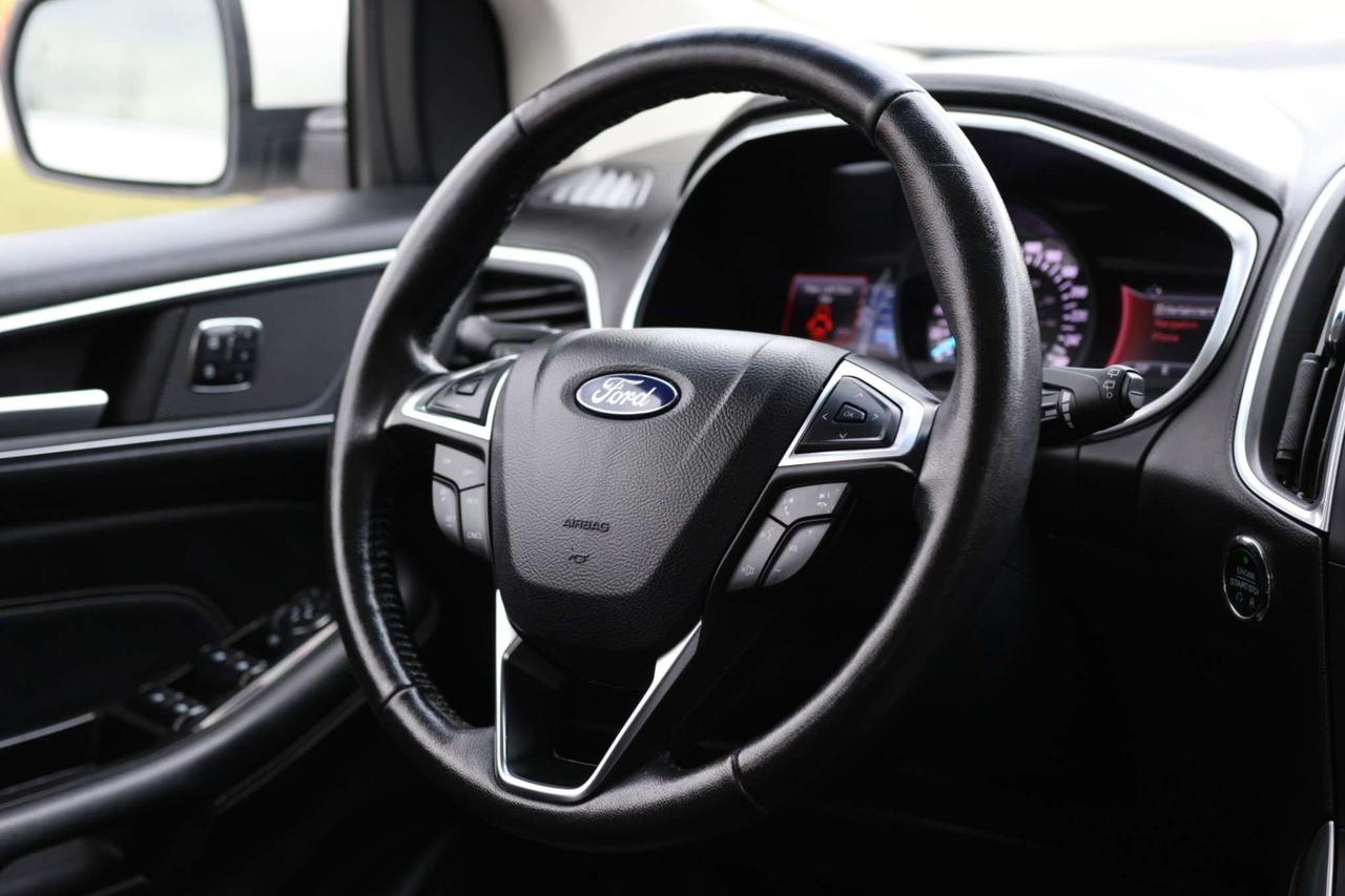 2017 Ford Edge TITANIUM-AWD-R STARTER/NAV/BCAM/BLIS/P SENSORS/LEATHER/MEM SEAT/H&C SEATS/KEYLESS/CARPLAY/PANOROOF Photo