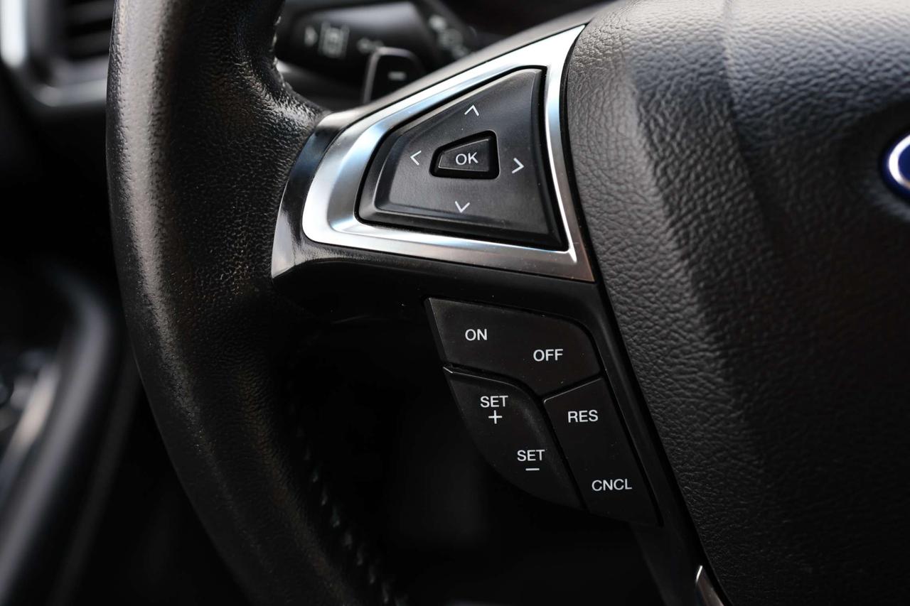 2017 Ford Edge TITANIUM-AWD-R STARTER/NAV/BCAM/BLIS/P SENSORS/LEATHER/MEM SEAT/H&C SEATS/KEYLESS/CARPLAY/PANOROOF Photo