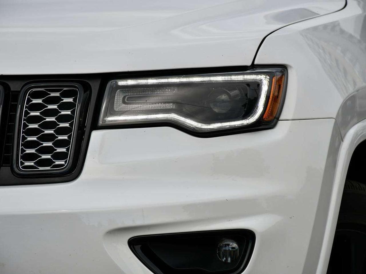 2020 Jeep Grand Cherokee Altitude Photo2