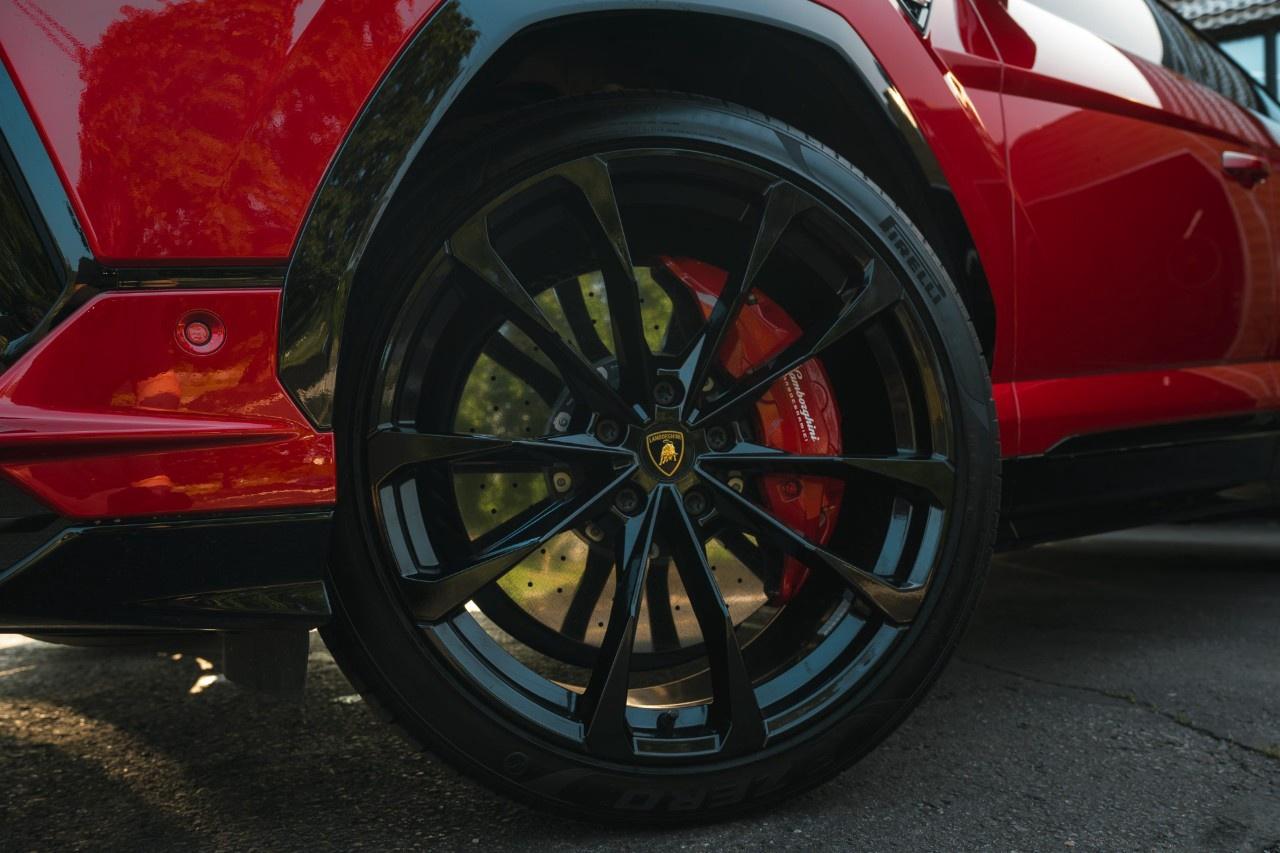 2024 Lamborghini Urus  Photo1