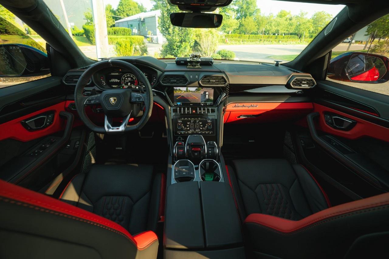 2024 Lamborghini Urus  Photo