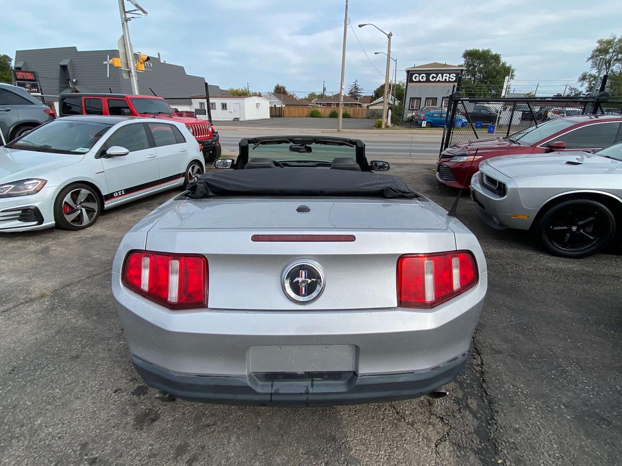 2012 Ford Mustang Premium Photo3