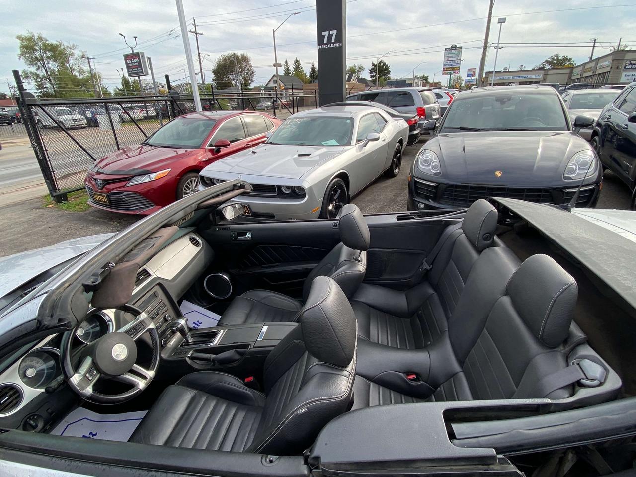 2012 Ford Mustang Premium Photo