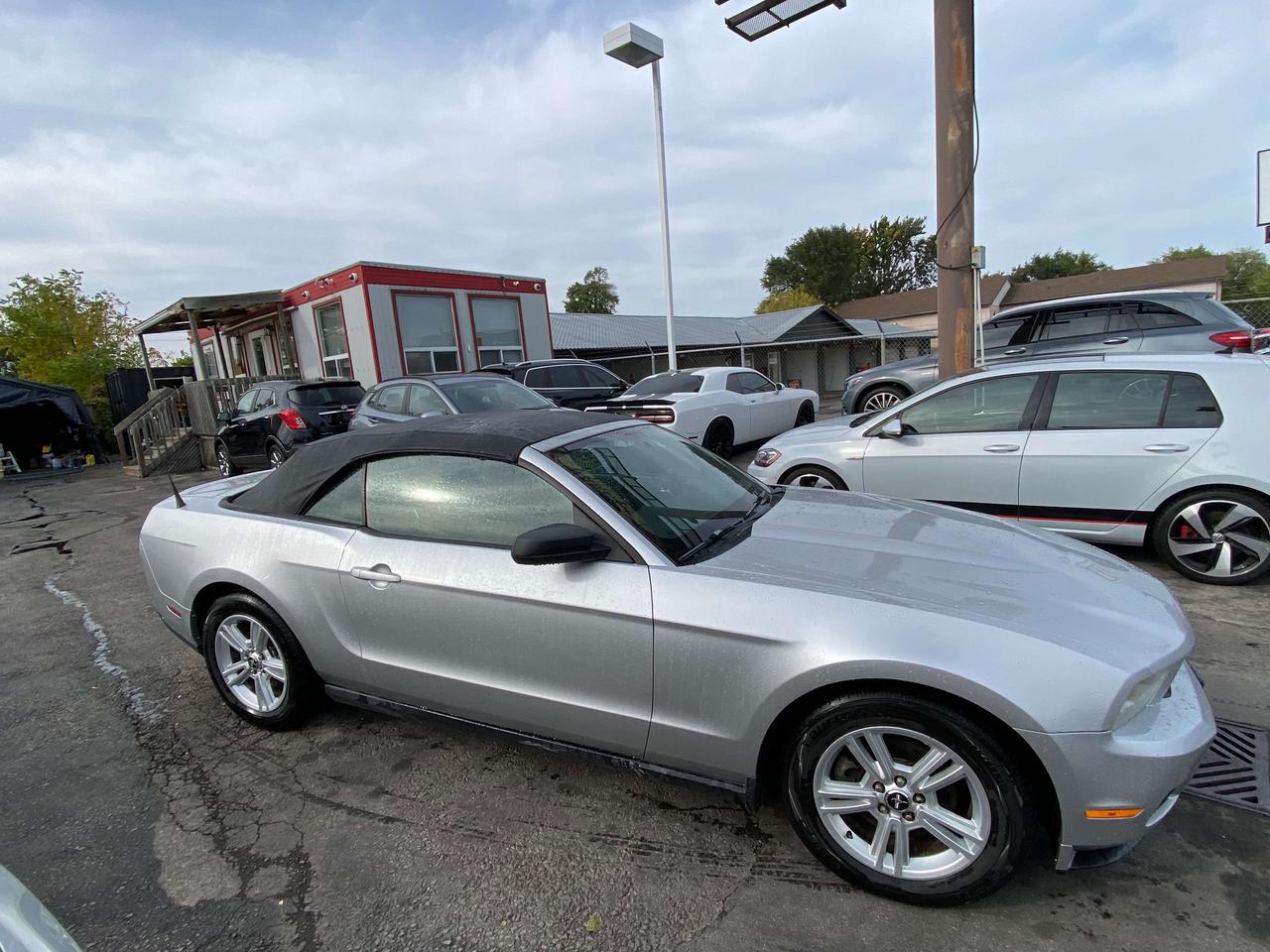2012 Ford Mustang Premium Photo