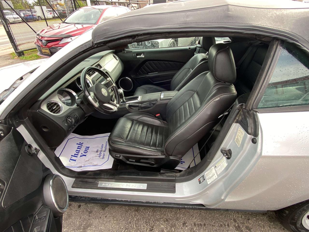 2012 Ford Mustang Premium Photo